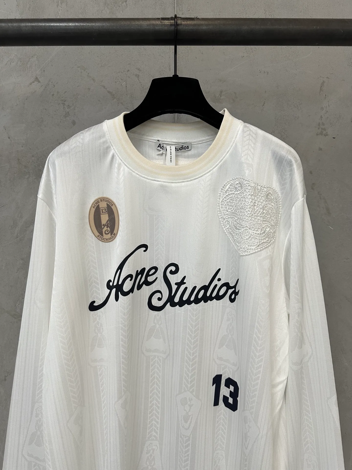 190 Acne Studios 26SS football jersey technical jacquard fabric logo long-sleeved jersey Fabric: Made of customized polyester fiber high count jacquard fabric 170g 100% cotton twill fabric g Customized hardware Thread Accessories Matching version Men's and women's Same Style Color: White Size: S M L XL